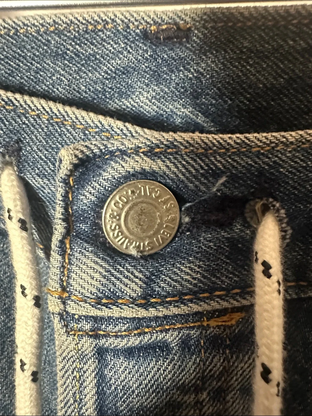 Levi's Men's Medium Blue Relaxed Jogger Jeans